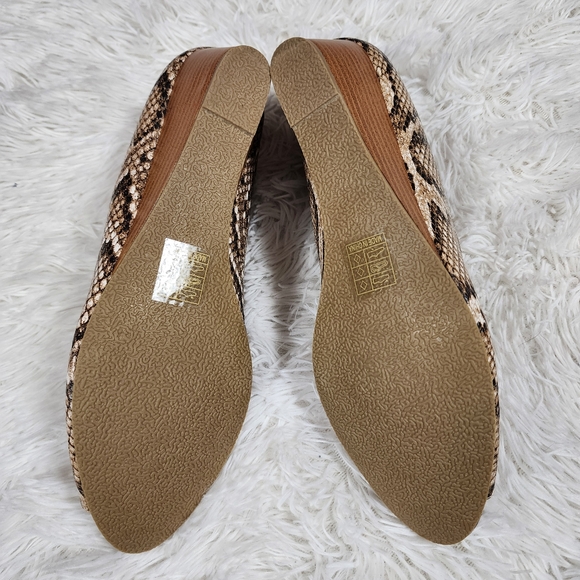 Journee Collection Snake Pattern Wedge 11 - Picture 9 of 11
